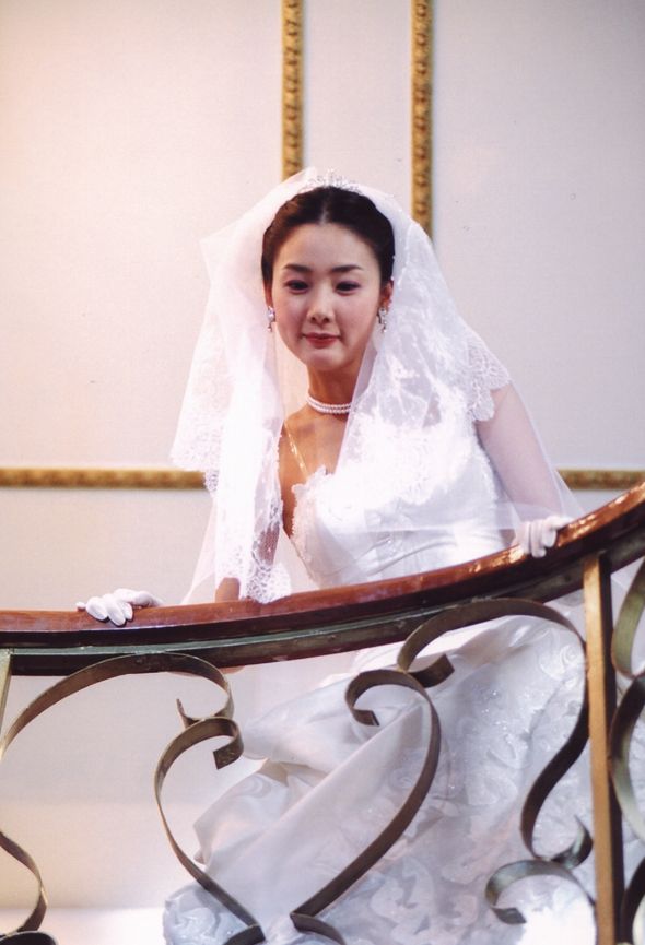 崔智友婚纱_动漫婚纱情侣头像(2)