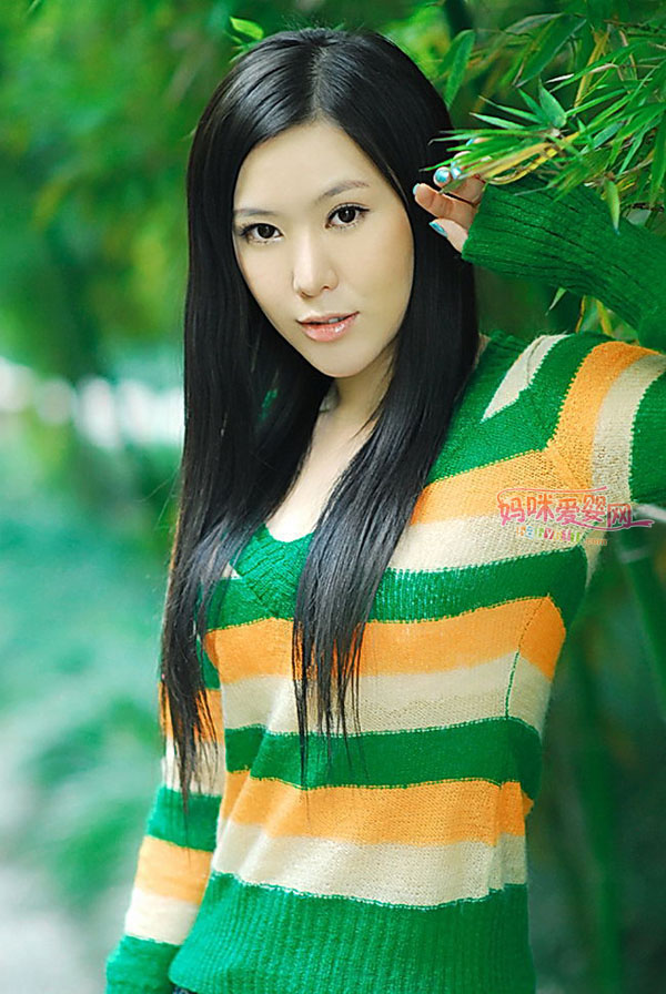 <em>漂亮大眼美女</em>照片