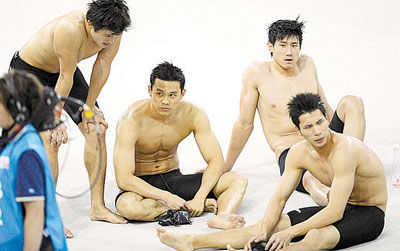 中国队男子游泳接力犯规金牌被取消