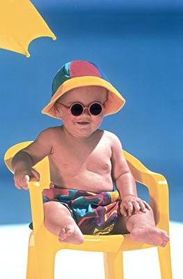 六岁前尽量别给孩子戴太阳镜