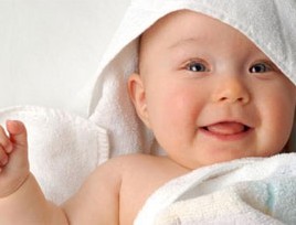 宝宝的脸和小手清洁 - 婴儿期护理保健