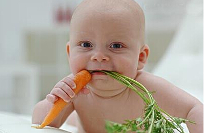 孩子多吃深色蔬菜，骨骼壮