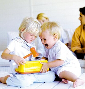 宝宝被人打后,父母最易犯这些错误