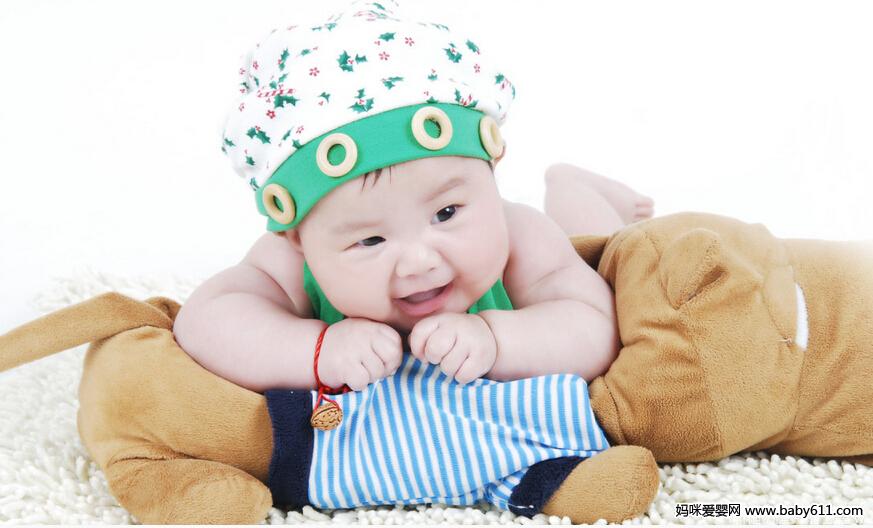 ���е�С����