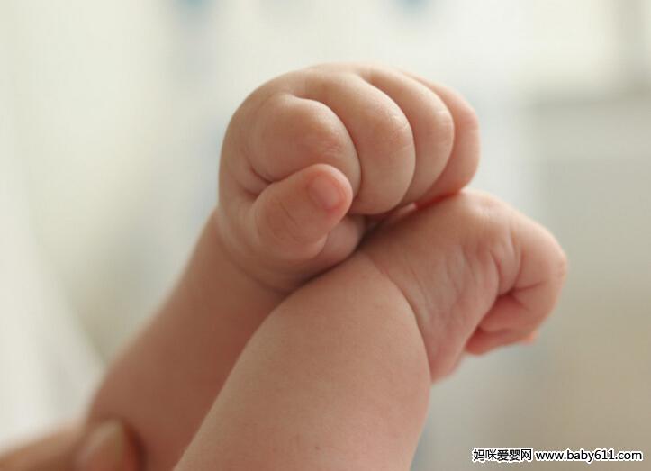 ���е�С����