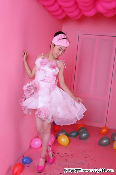 ʥ���ڵ�һ���ɫϵ������