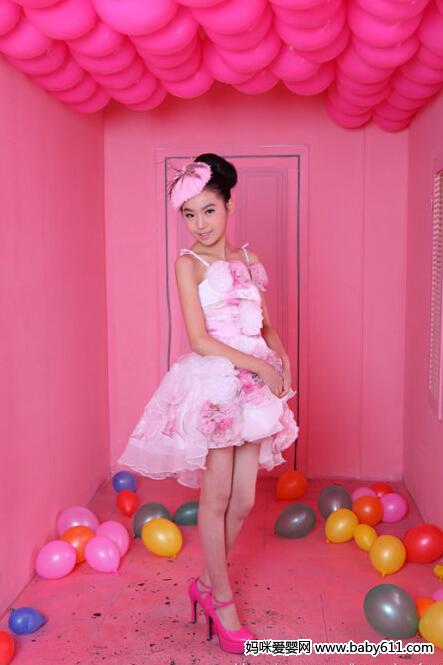 ʥ���ڵ�һ���ɫϵ������