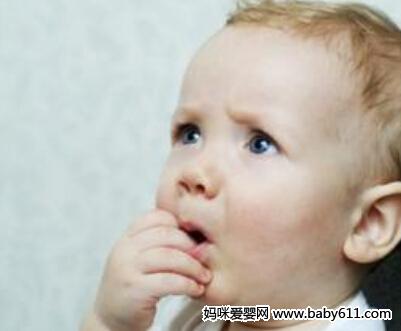 言传不如身教 宝宝不再捡东西吃