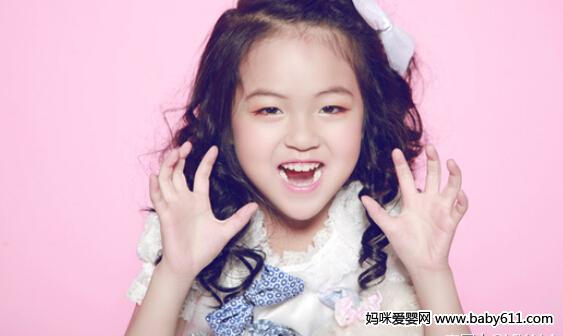 ���ʵ�С��Ů