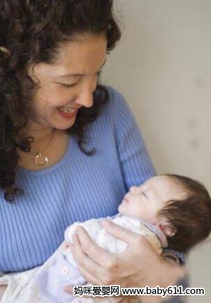 新生儿打嗝怎样预防和处理