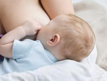 新生儿睡眠与哺乳的时间安排