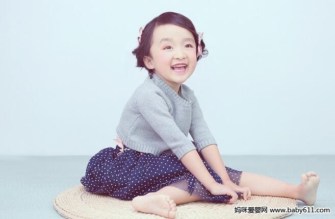 4�����С��Ů