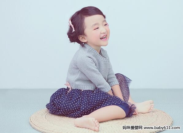 4�����С��Ů