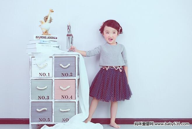 4�����С��Ů