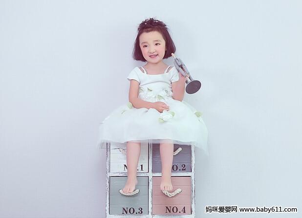 4�����С��Ů