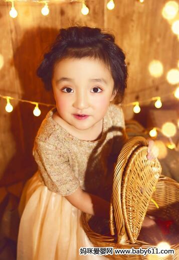 4�����С��Ů