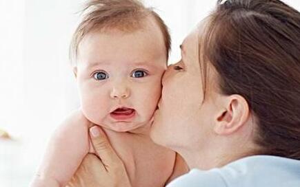 如何区别婴儿溢乳与呕吐 - 婴儿吐奶