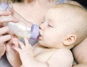 人工喂养别强迫孩子进食