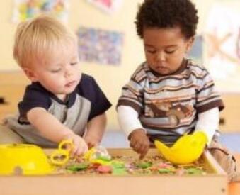 ʶ����ɫ����״�Ŀ�Ƭ��Ϸ