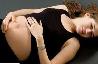 怀孕晚期不宜频繁摸肚皮