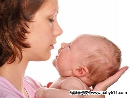 新生儿经常打嗝很正常 避免吸入多余空气
