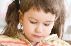 帮宝宝冬季手足养护的好方法