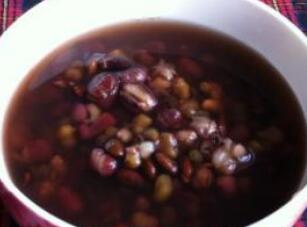 ��ɫ����