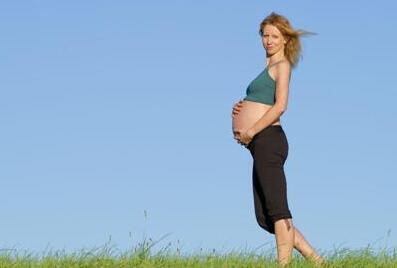 孕期运动好处多 孕晚期应多活动双腿