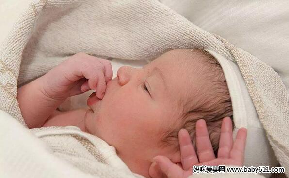 别在傻傻等预产期了,出现这些症状就是快生了~~