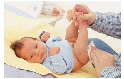 如何给新生儿洗个安全健康澡?