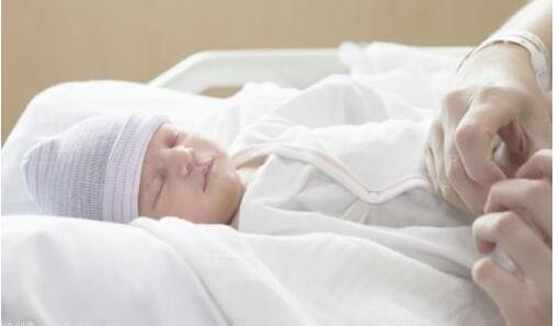 脐带护理不建议用酒精和爽身粉 怎么护理最好?