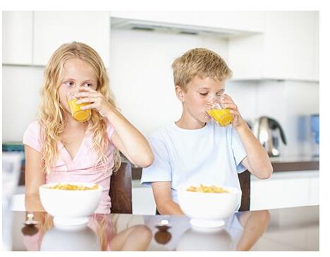 不恰当做法让孩子不爱好好吃饭