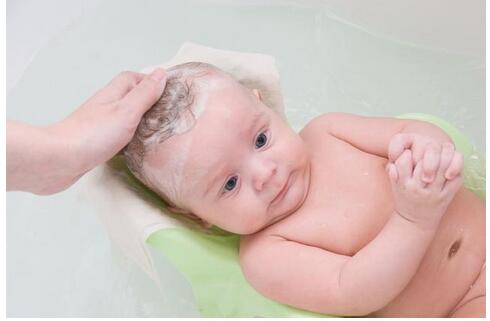 新生儿洗澡需注意什么?
