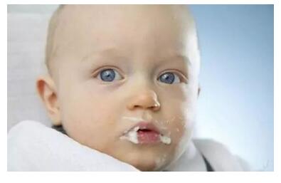 如何避免婴儿吐奶
