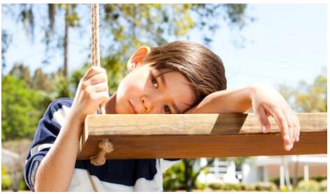 哪些原因会让宝宝变得孤僻?