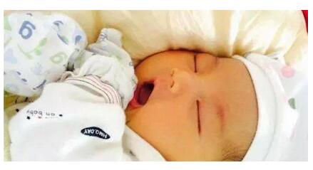 新生儿的排便次数