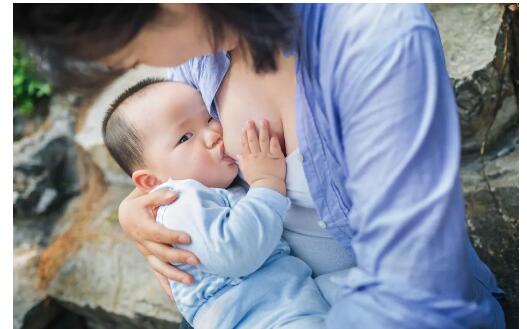 母乳喂养的好处多,但这9种情况下不宜喂奶