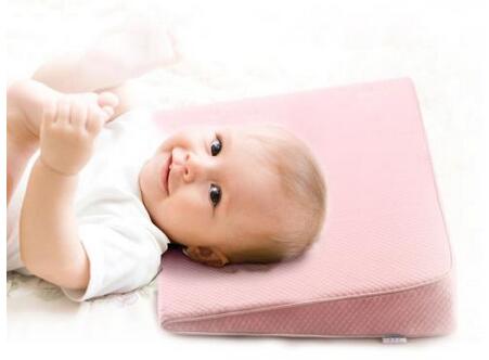 引起宝宝吐奶的三大原因