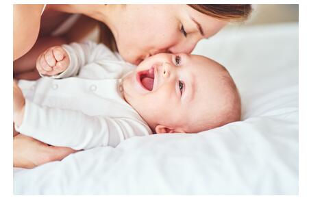 对于宝宝打嗝我有好方法
