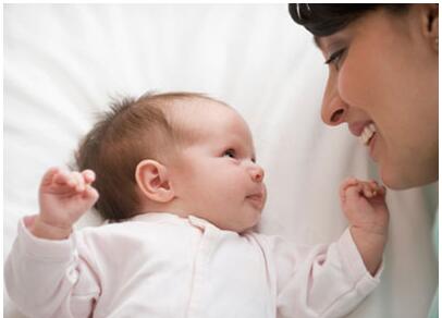 宝宝打嗝的原因,如何缓解?