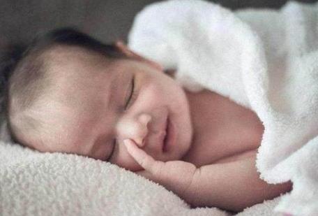 关于新生儿的7个护理常识