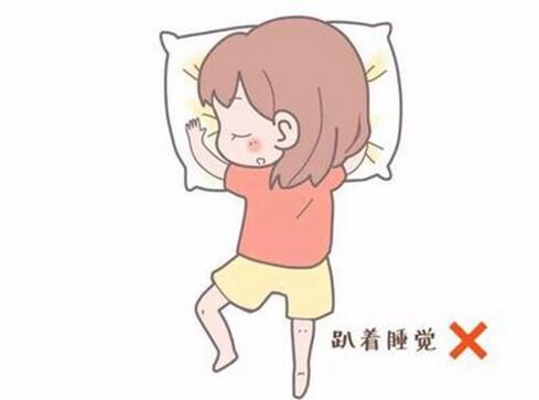 孕晚期,准妈咪别选择这3种睡姿