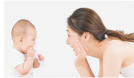 宝宝吐奶严重是什么原因？