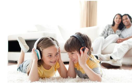 儿童慎用耳机听音乐