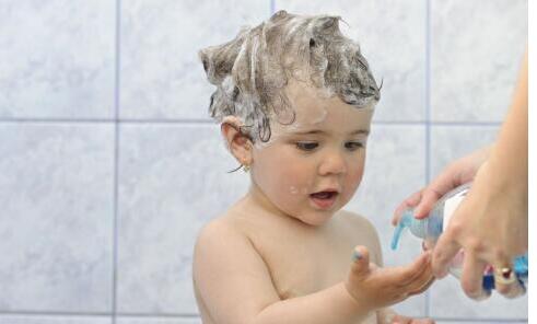 给宝宝洗头的注意事项