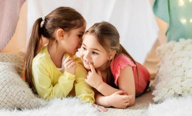 “同伴交往”是幼儿社会性发展的重要动因和组成部分