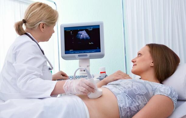如何降低胎儿发育出现风险的几率？