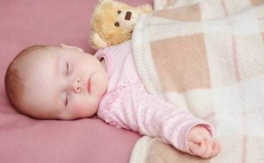小宝宝总是睡不好觉，了解以后发现，原来是因为这样！