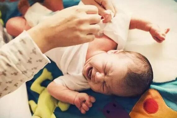 如何判断母乳不足?宝宝有5种表现,宝妈要重视!