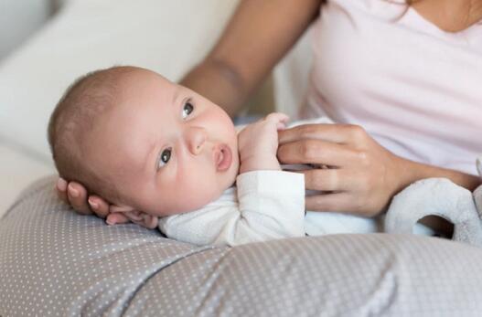 如何判断母乳不足?宝宝有5种表现,宝妈要重视!